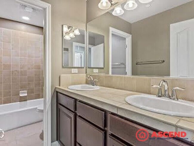 Building Photo - Stunning 4 bedroom Home In Gated Community!