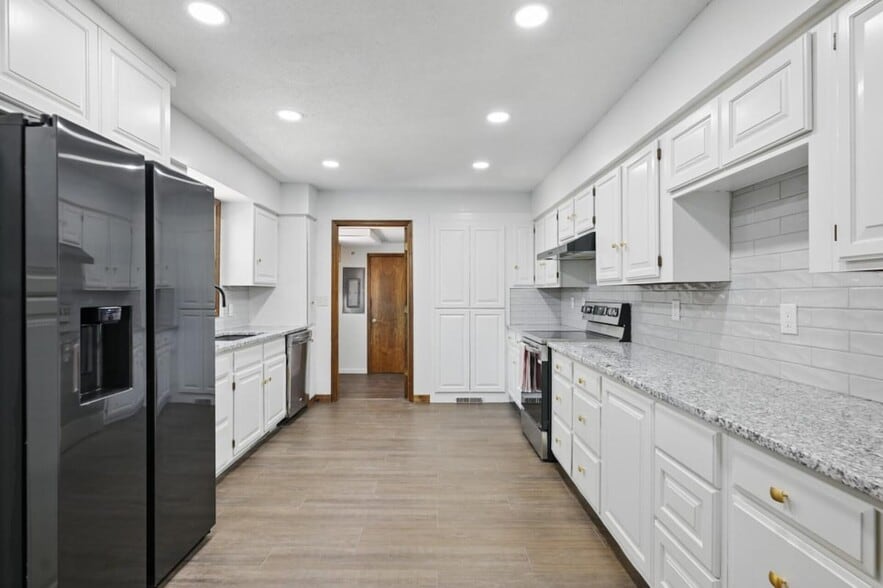 Building Photo - 1306 Marion Dr