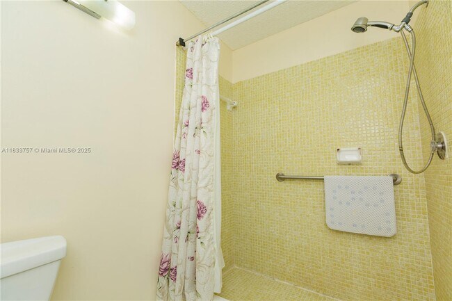Building Photo - 1055 NW 83rd Ave