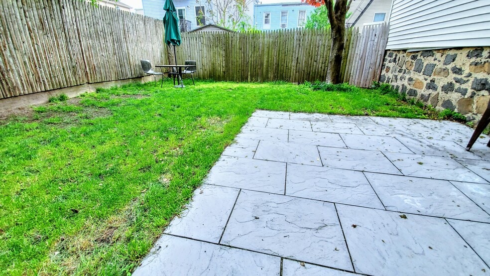 common yard - 259 Griffith St