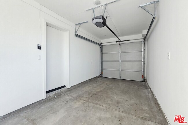 Building Photo - 1921 1/2 Carmona Ave