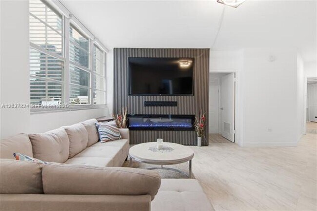 Building Photo - 801 Brickell Bay Dr