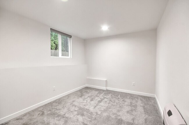 Building Photo - Beautifully renovated Home Briarwood!