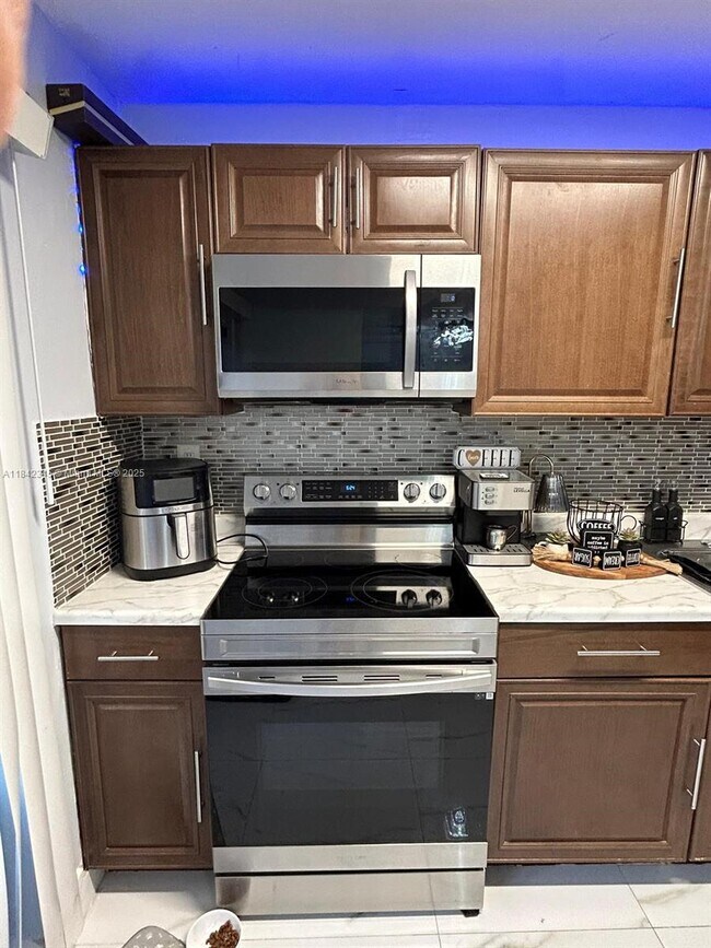 Building Photo - 6345 SW 138th Ct