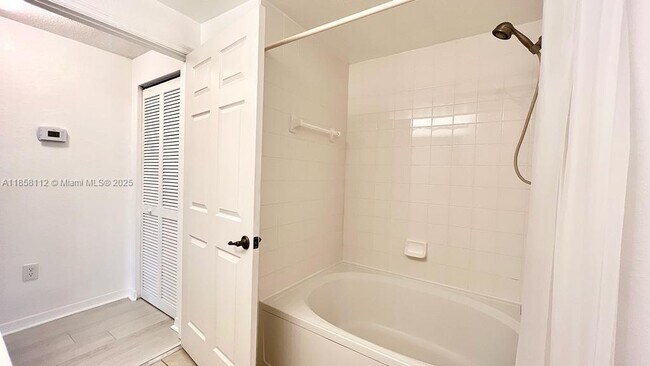 Building Photo - 3021 Alcazar Pl