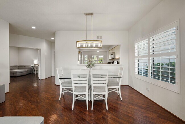 Building Photo - 270 Vista Royale Cir E