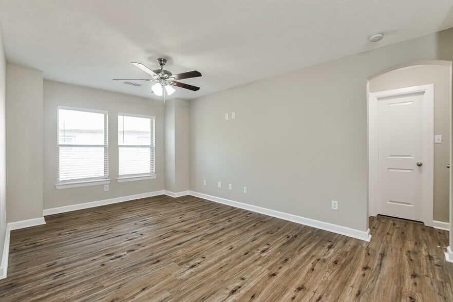 Building Photo - 7411 Quiet River Ln