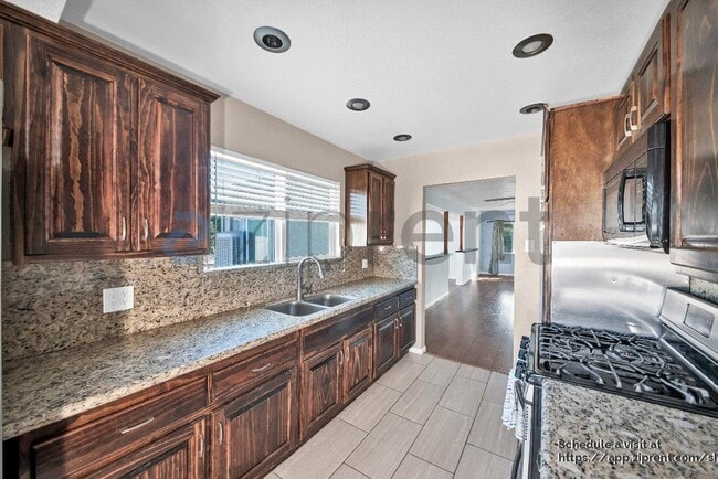 Building Photo - 43822 Palm Ave