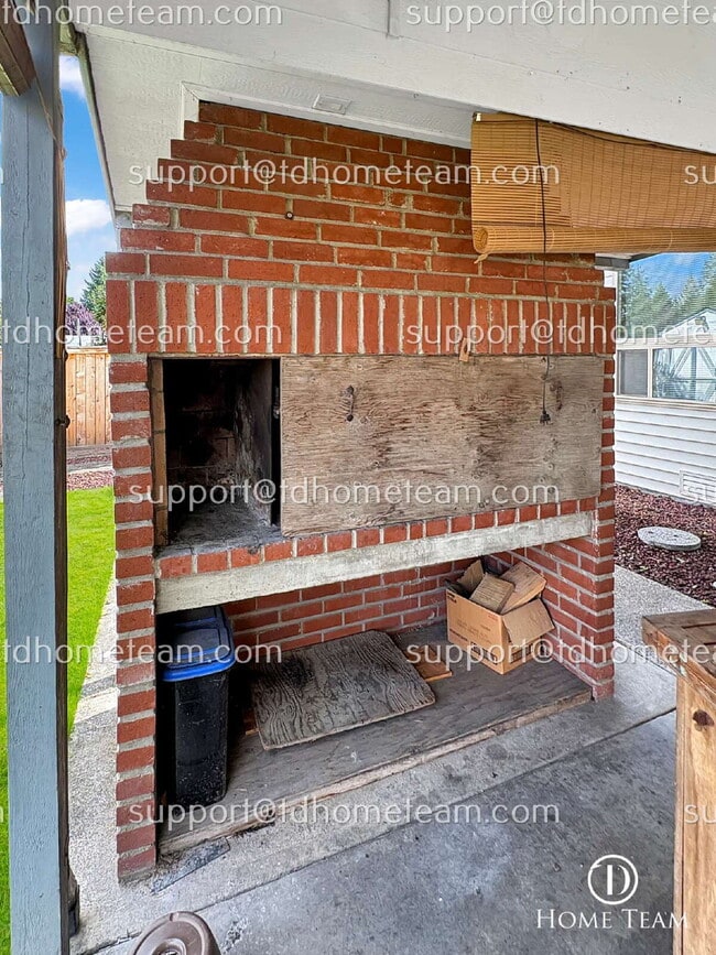 Building Photo - 1447 33rd St SE