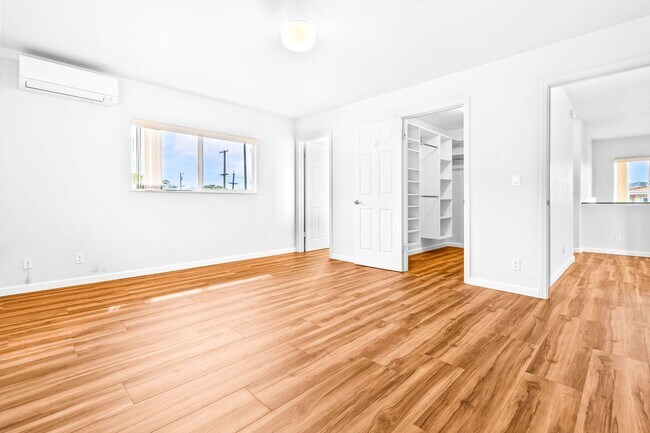 Building Photo - Spacious 3 Bedroom, 2.5 Bath Single Family...