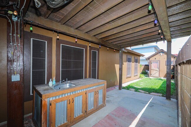 Building Photo - 1237 Whisper Hill Dr