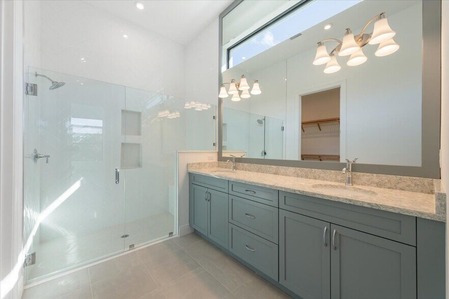 Building Photo - 116 SE Cortile Enza