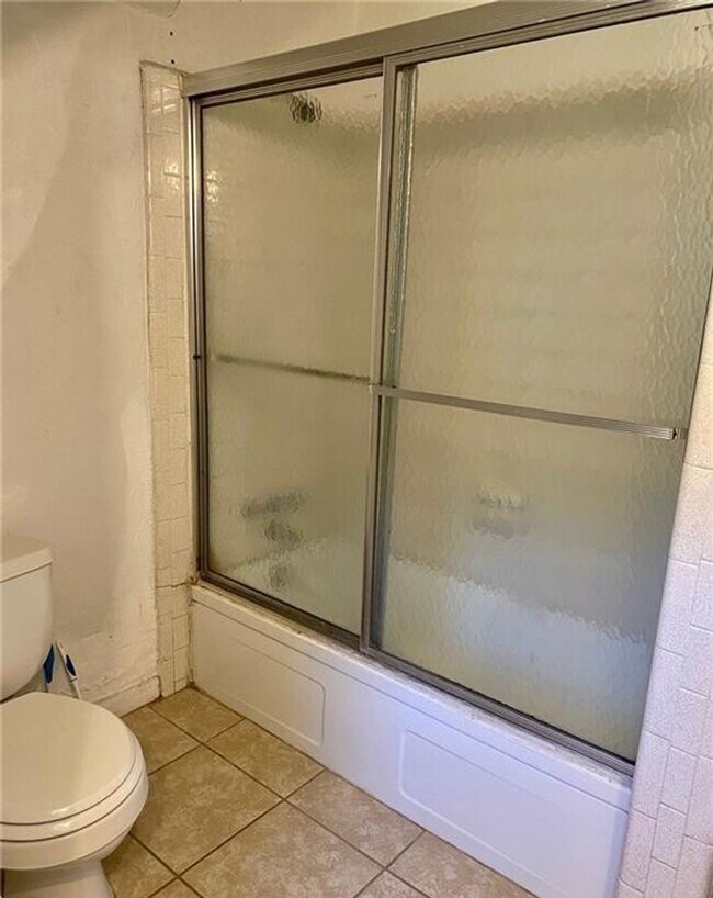 Building Photo - Spacious 2 Bedroom Apartment in Euwanee Park