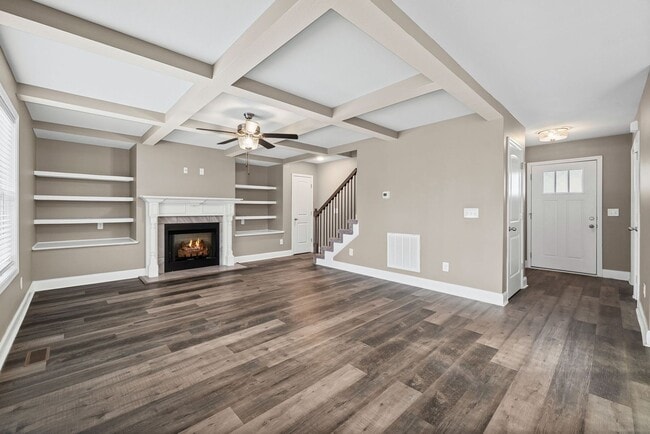 Building Photo - Pet Friendly Three Bedroom with Bonus!