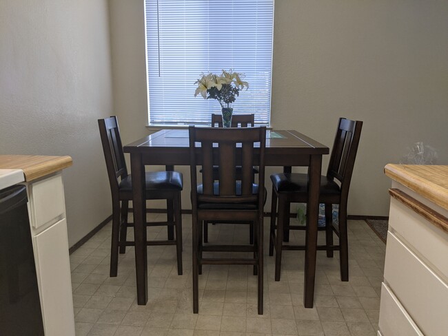 Dining Room - 425 E Alameda St