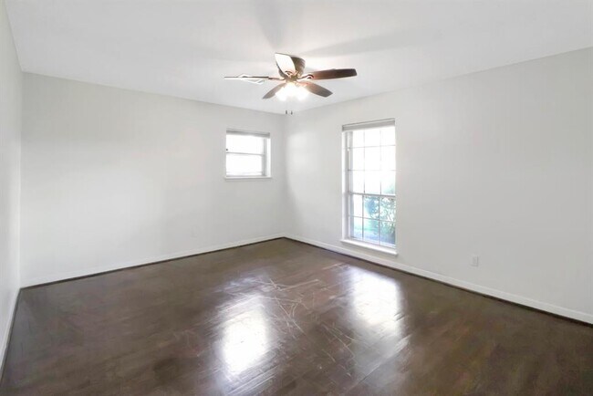 Building Photo - 5602 Sylmar Rd