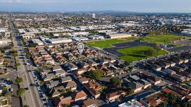 Building Photo - 16562 Sabot Ln