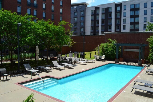 Building Photo - 315 Rock St