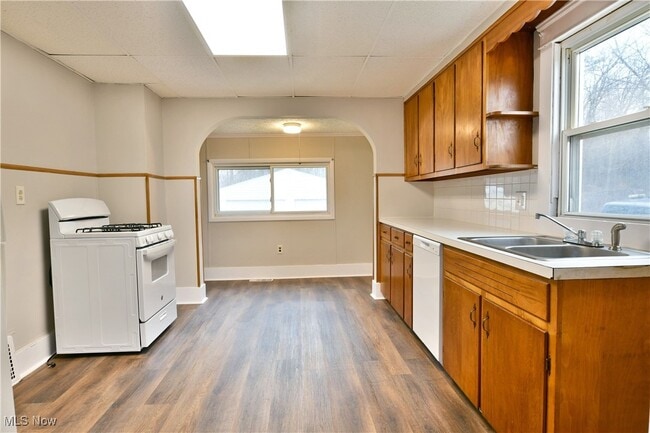 Building Photo - 2785 Deforest Rd SE