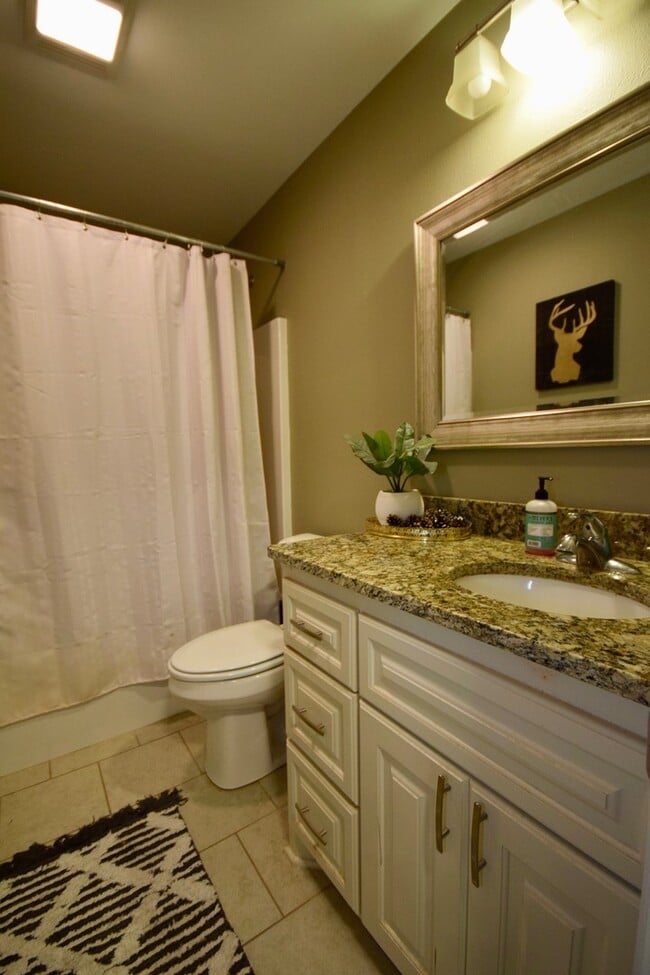 Building Photo - Beautiful Home in the Cul-de-sac