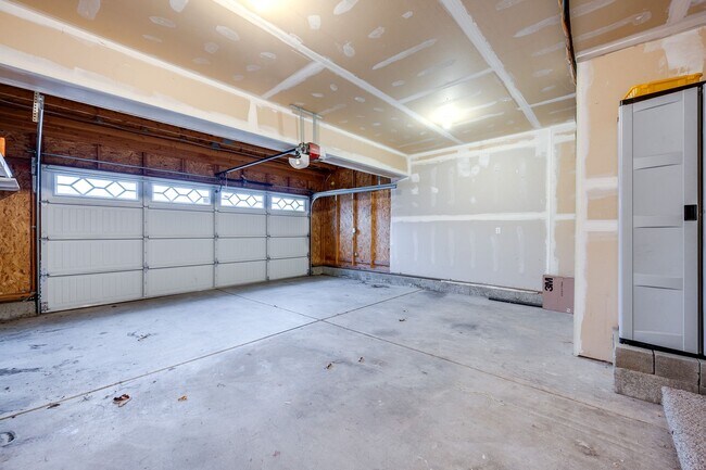 Building Photo - MOVE-IN SPECIAL! Bright & Spacious 4-Bedroom Home in One of Pullman’s Most Desirable Neighborhoods