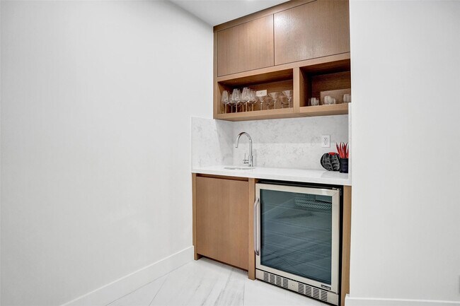 Building Photo - 701 N Fort Lauderdale Beach Blvd