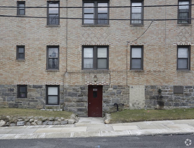 Building Photo - 145 Franklin Ave