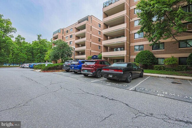 Building Photo - 2903 Fallstaff Rd