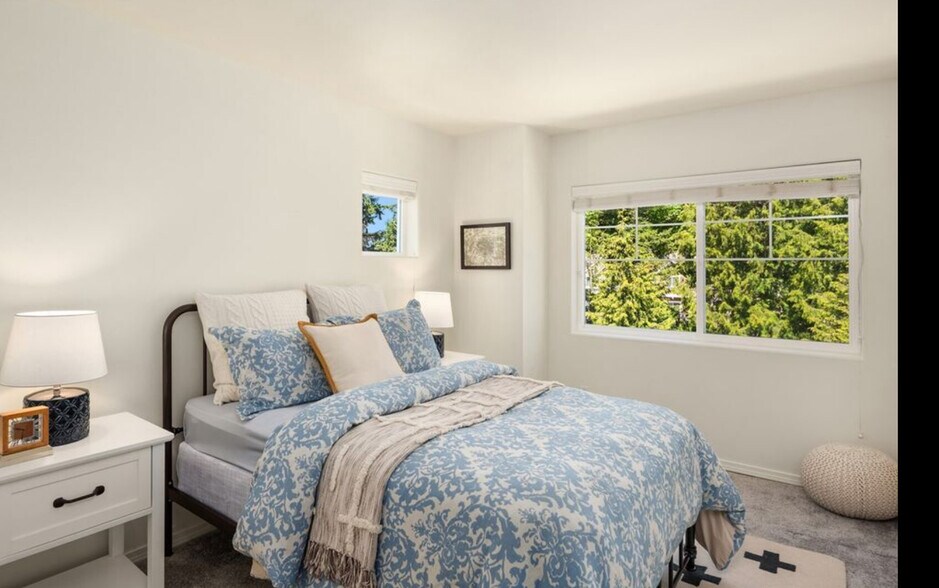 Primary Photo - 1059 156th Ave NE