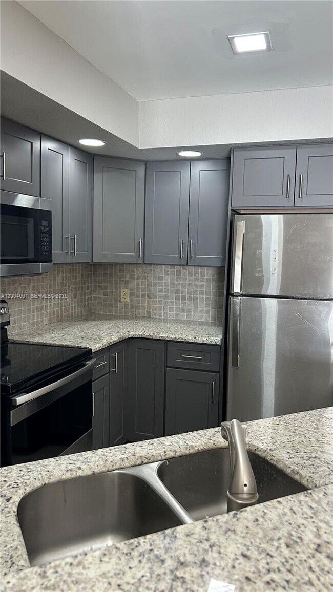 Building Photo - 3430 Pinewalk Dr N