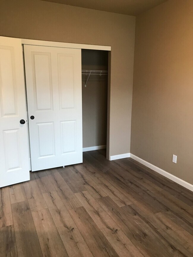 Building Photo - Single Level Home 3 Bedroom / 2 Bathroom in NW Redmond Oregon