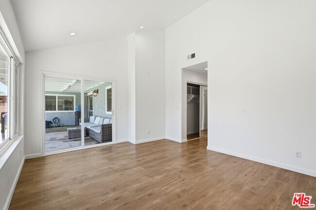 Building Photo - 5920 E Malton Ave