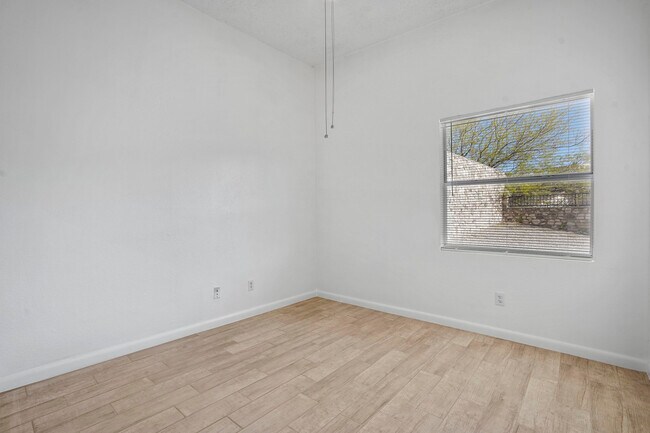 Building Photo - 408 Irondale Dr