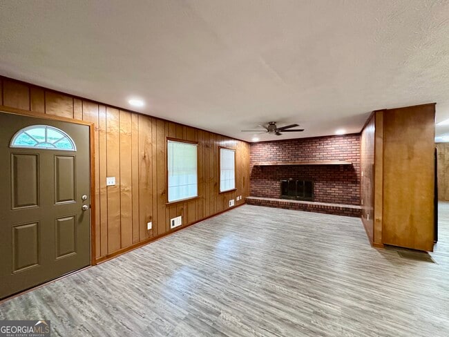 Building Photo - 5506 Woodland Dr