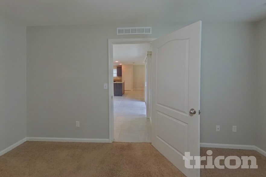 Building Photo - 77063 Crosscut Wy