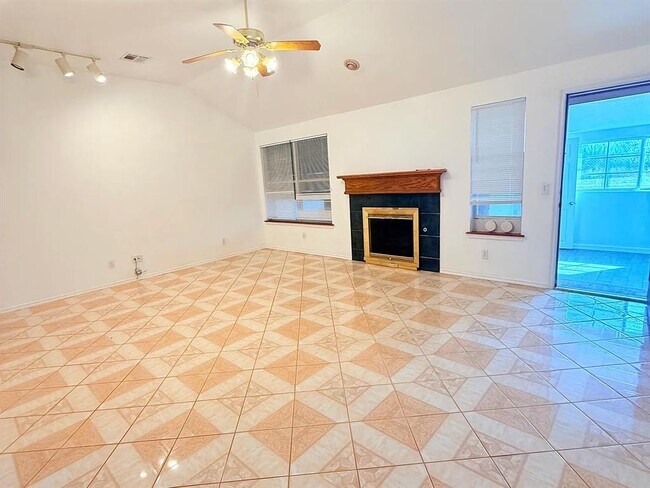 Building Photo - 1016 Westbury Terrace