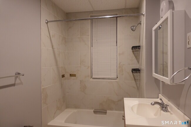 Building Photo - 53 Lindsley St