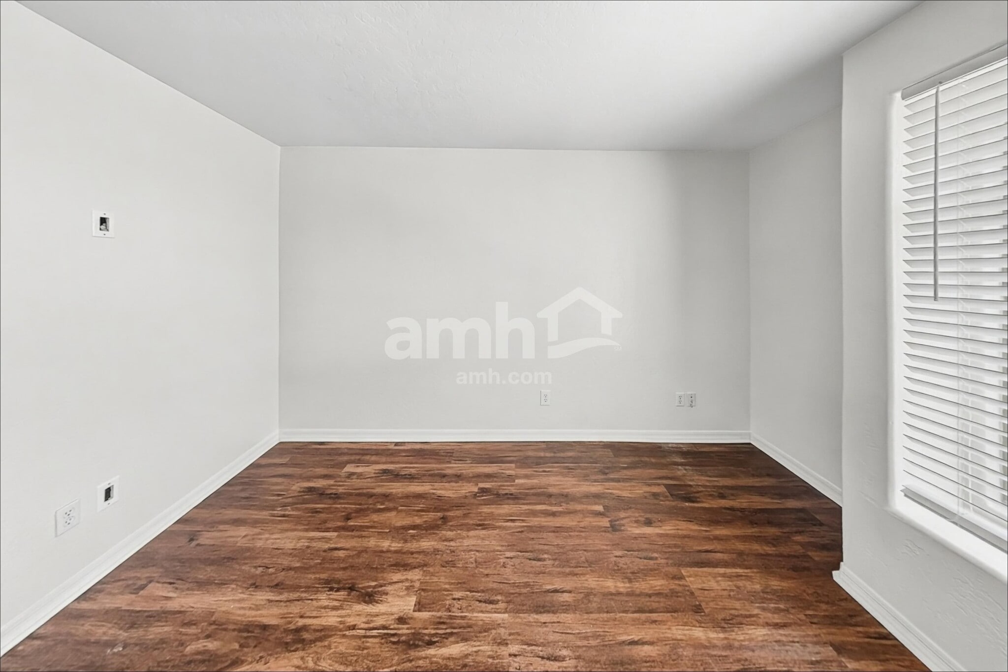 Building Photo - 14493 W Weldon Ave