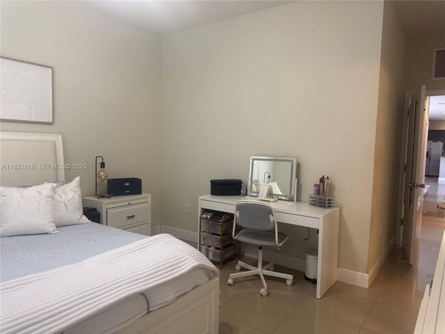 Building Photo - 798 NE 43rd St