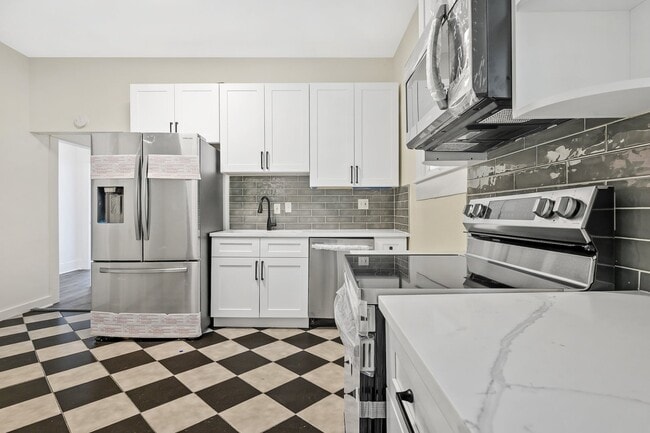 Building Photo - 610 W 35th St