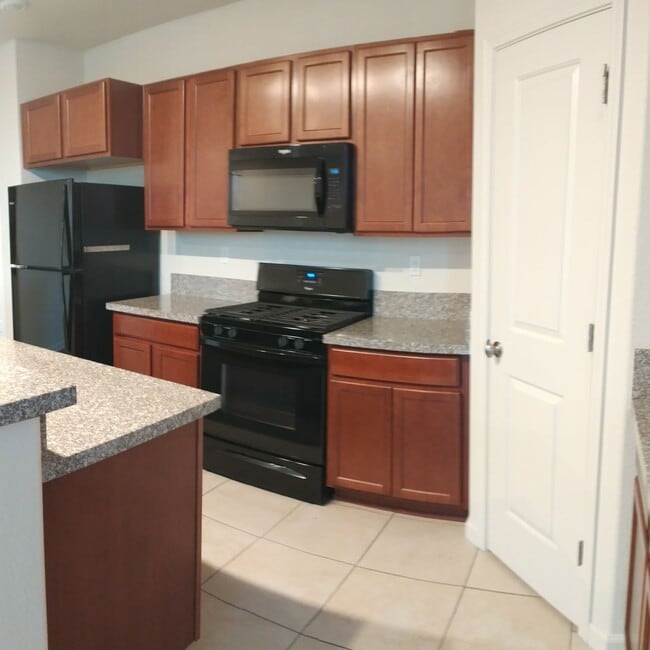 Building Photo - Sparks home 3 bedroom| 2 bathroom now avai...