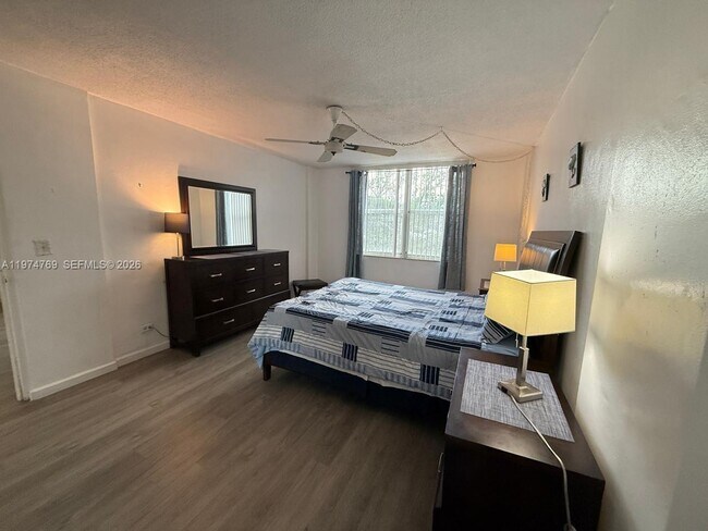 Building Photo - 3660 NE 166th St