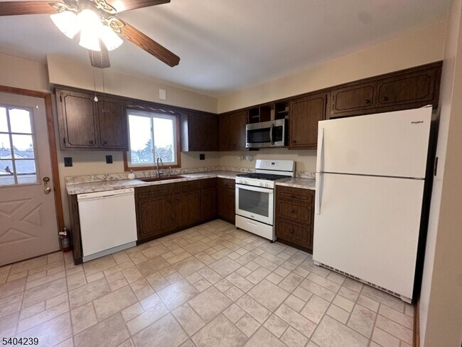 Building Photo - 40 Scoles Ave