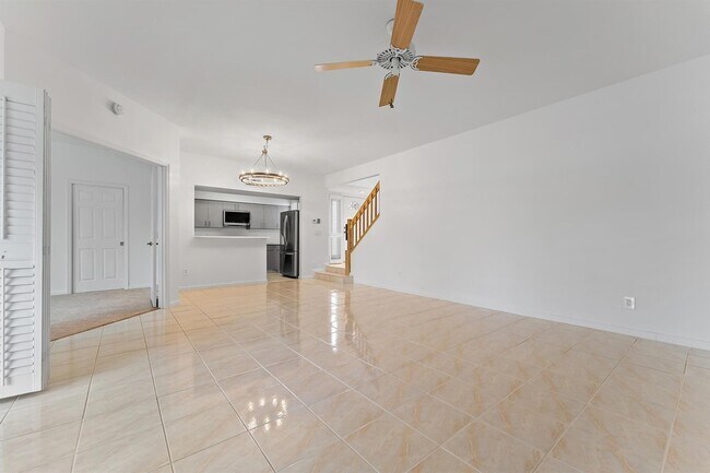 Building Photo - 2505 Fairway Dr N