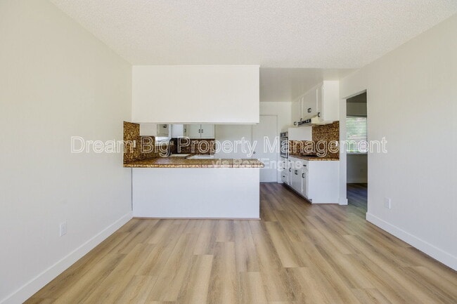 Building Photo - 5155 Harriett Cir