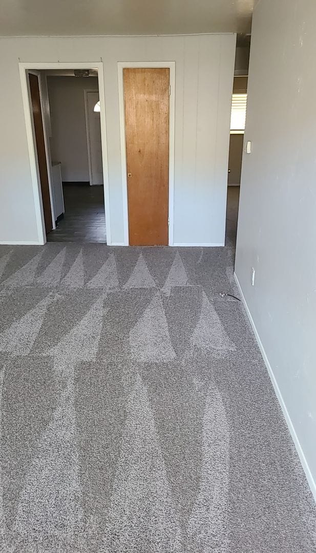 Building Photo - Updated 2 Bedroom Apartment with Private P...