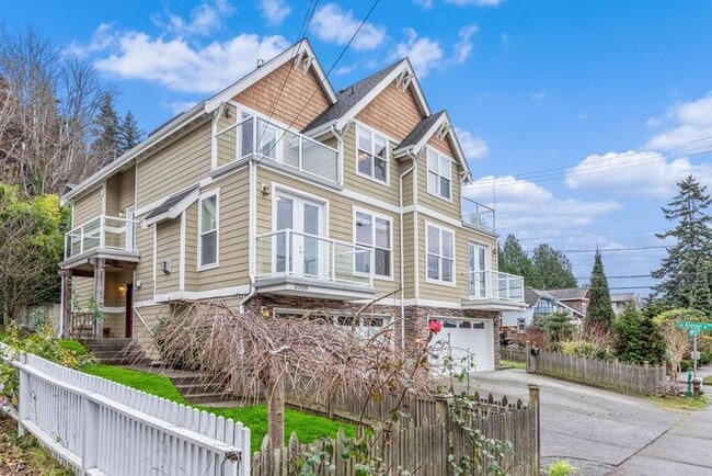Building Photo - Quintessential West Seattle Townhome with Air Conditioning