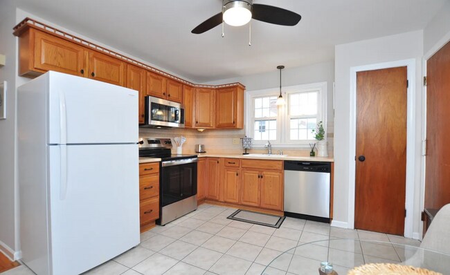 Building Photo - 5 Tunxis Pl