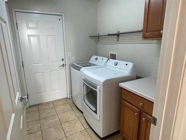 Building Photo - 1503 Jetty Dr