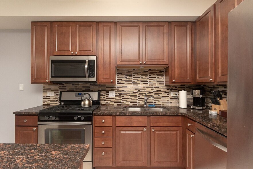 Building Photo - 1222 W Belmont Ave